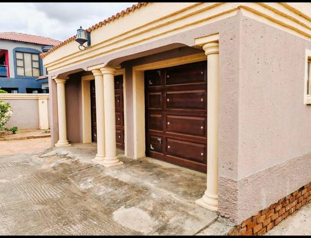 5 BEDROOM HOUSE FOR SALE IN MANKWENG